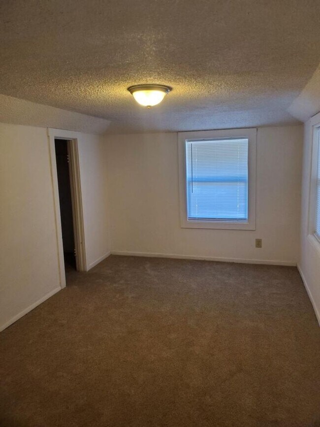 Foto del edificio - Fully Remodeled 2 Bedroom plus den House A...