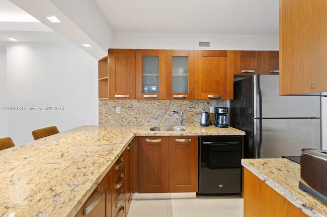 Foto del edificio - 100 Lincoln Rd