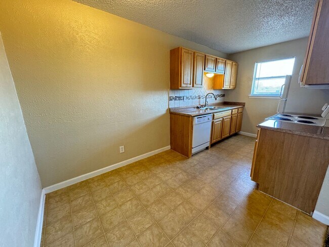 Building Photo - Eastgate Ridge Apartments-1015 N Gilmer (U...