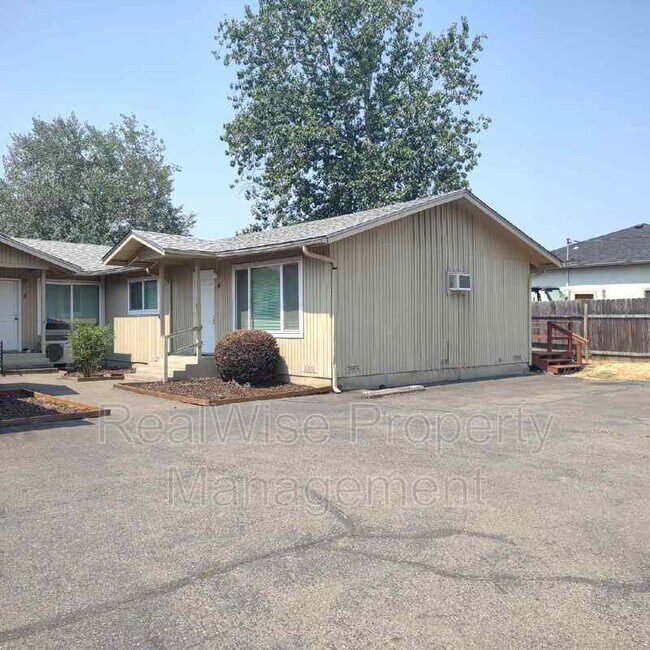 3050 NE Johnson St Unit 4, Roseburg, OR 97470 Condo for Rent in