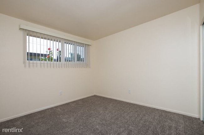 Building Photo - 2 br, 1 bath Apartment - 1627 E. 9th Street