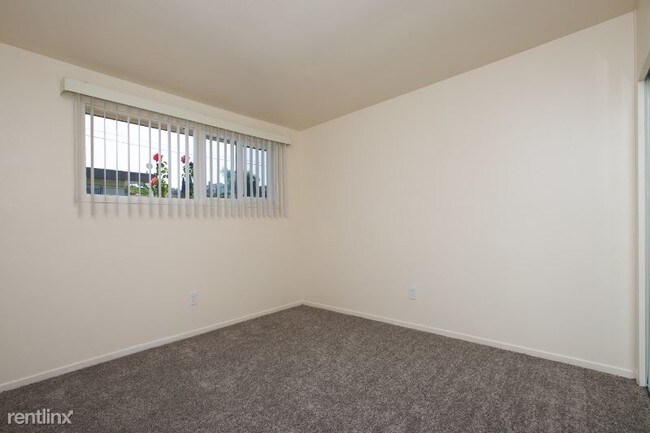 Foto del edificio - 2 br, 1 bath Apartment - 1627 E. 9th Street