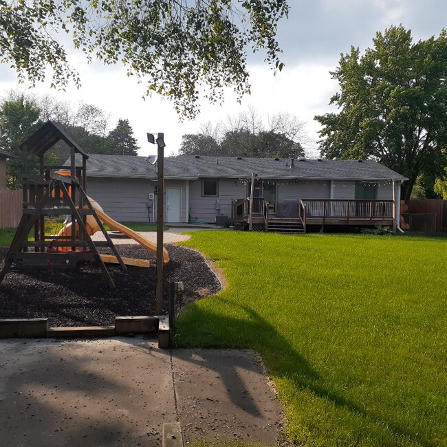 Foto del edificio - 1340 104th Ln NW