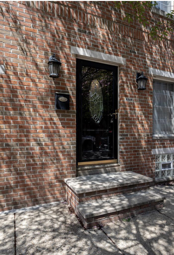 Primary Photo - 1236 N Hancock St