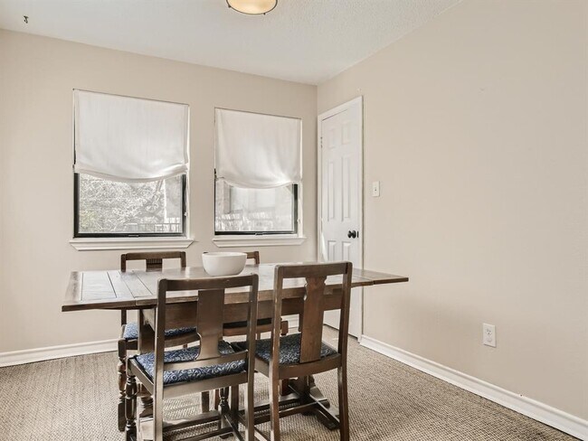 Foto del edificio - 1404 Norwalk Ln