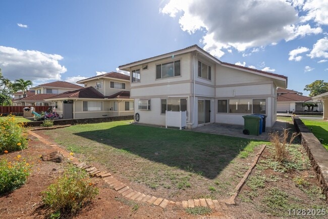 Building Photo - Golf Club Estates 3BR/2.5BA Available 12/16! (Waikele)