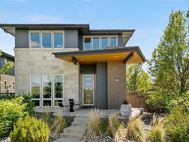 Foto del edificio - Stunning 4BR House on corner lot in Denver...