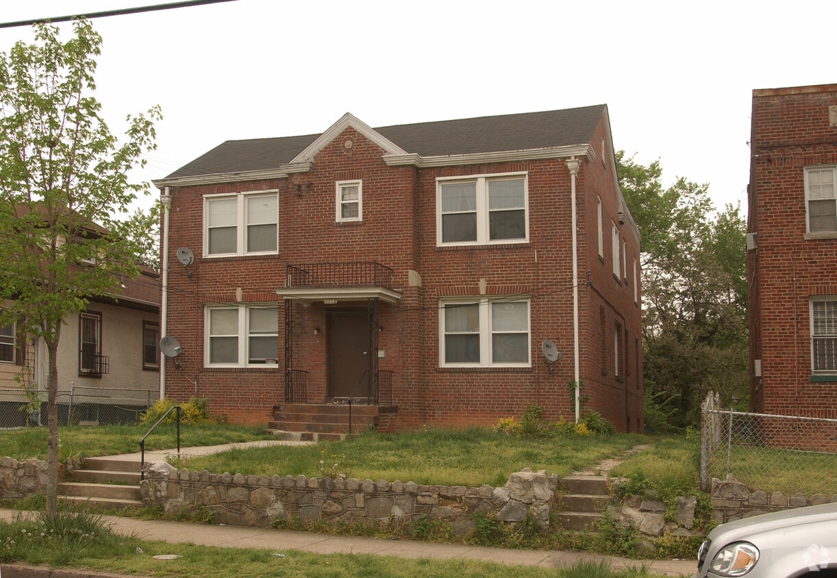 Building Photo - 3314 5th St SE