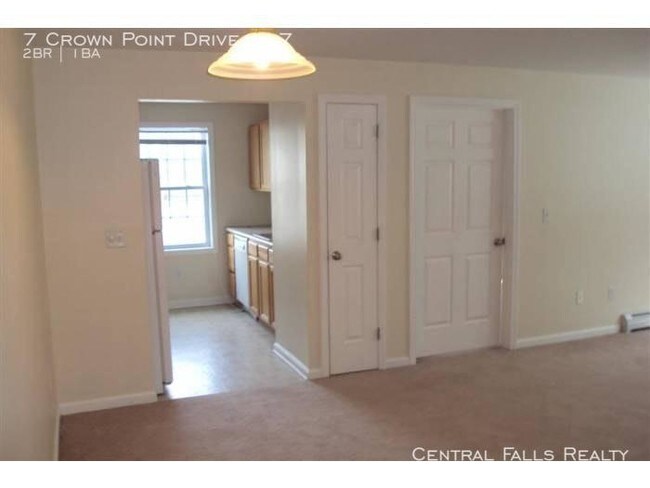 Building Photo - 2 Bedroom/ H/HW included ! Available Now !