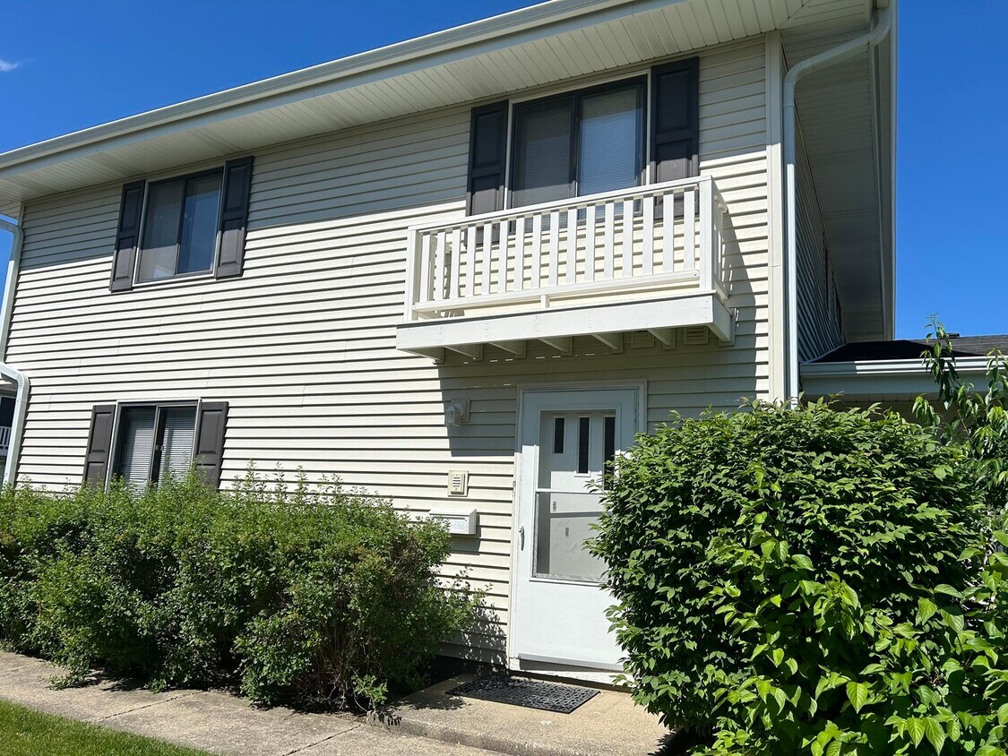 Primary Photo - 1440 Tonset Ln