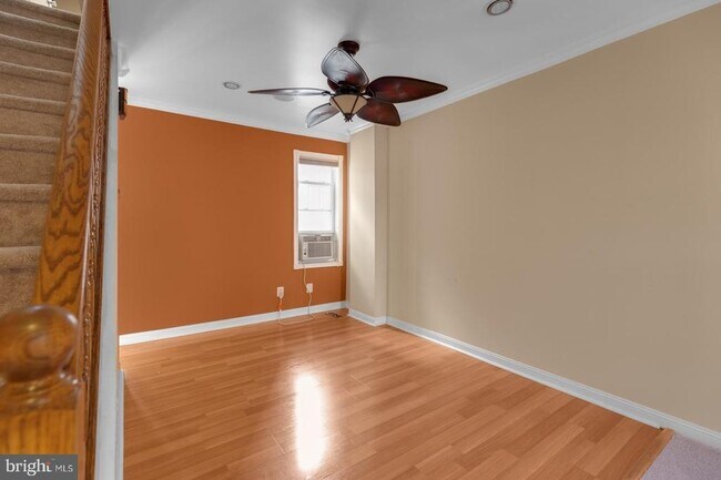 Building Photo - 3057 Edgemont St