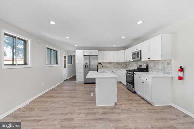 Building Photo - 205 Juniper Rd