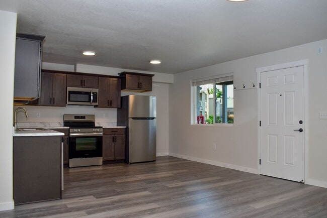 Foto del edificio - 1973 Sky Park Dr