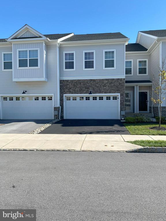 Foto principal - 153 Livingston Ln