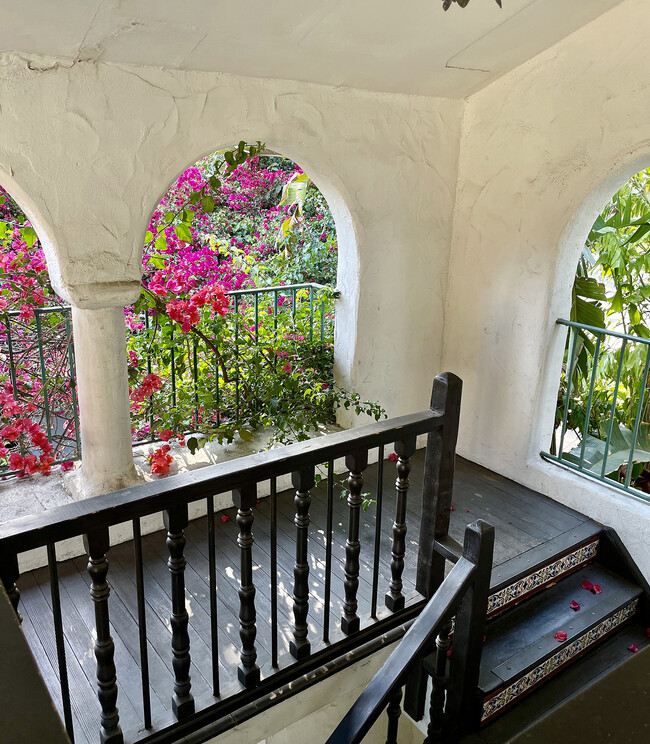Building Photo - 4602 Los Feliz Blvd