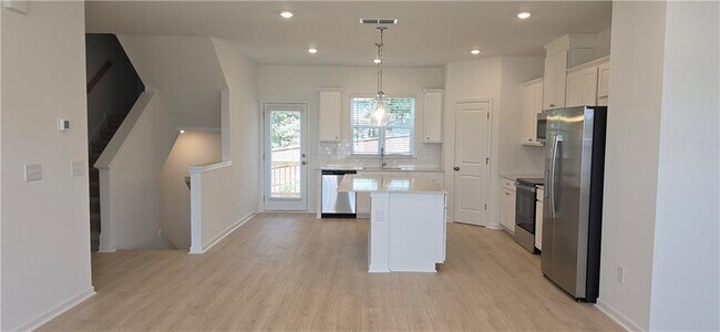 Foto del edificio - 607 Rose Hl Ln SW