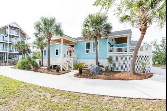 Building Photo - 535 E Seaview Rd