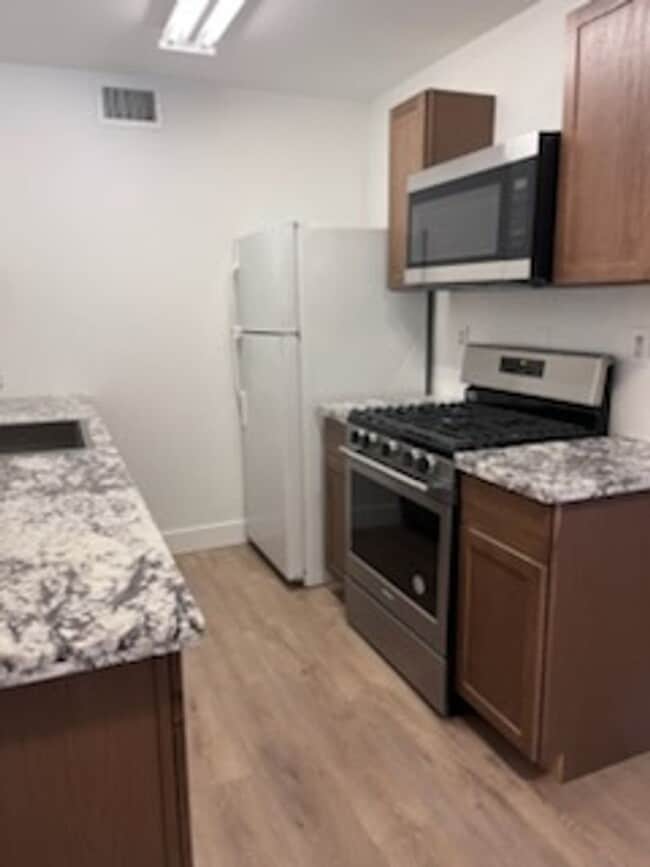 Building Photo - Spacious 2-Bedroom Apartment in Foothill F...
