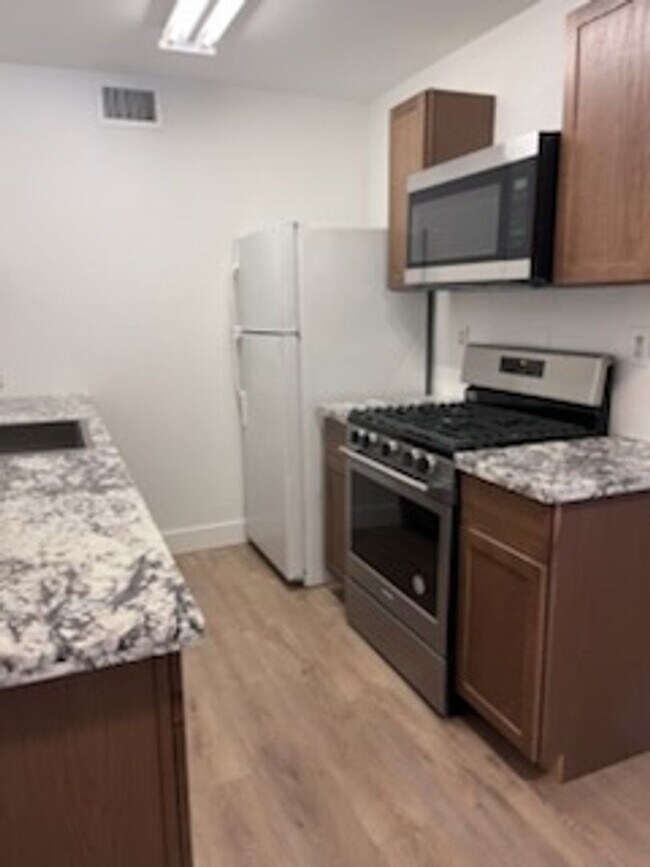Foto del edificio - Spacious 2-Bedroom Apartment in Foothill F...