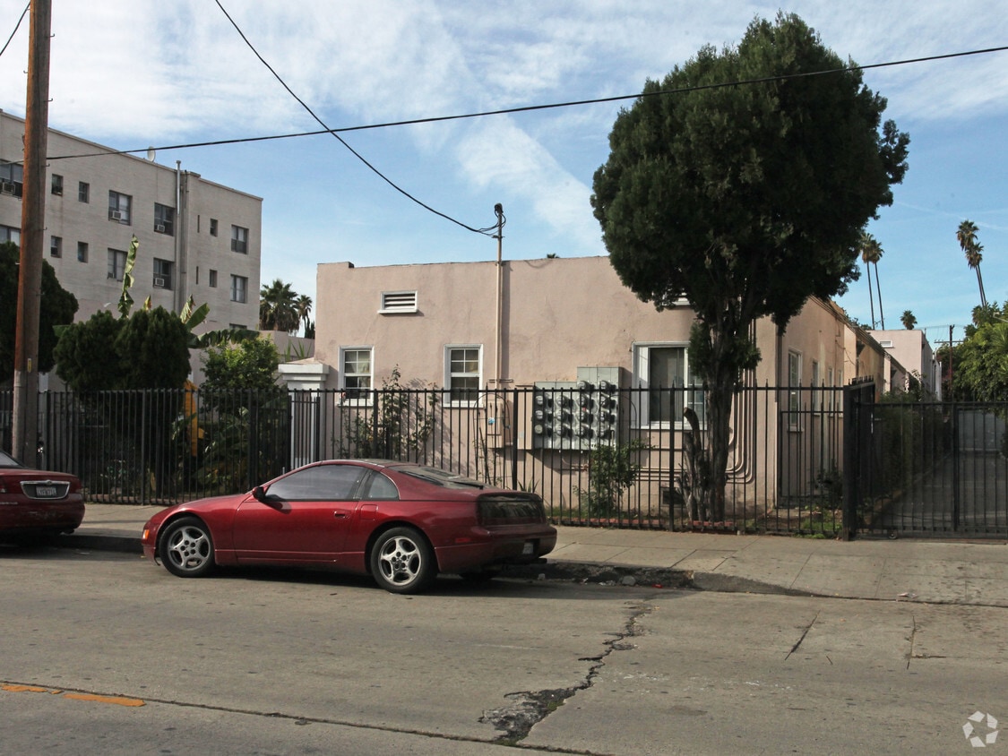 Building Photo - 1611 N Normandie Ave