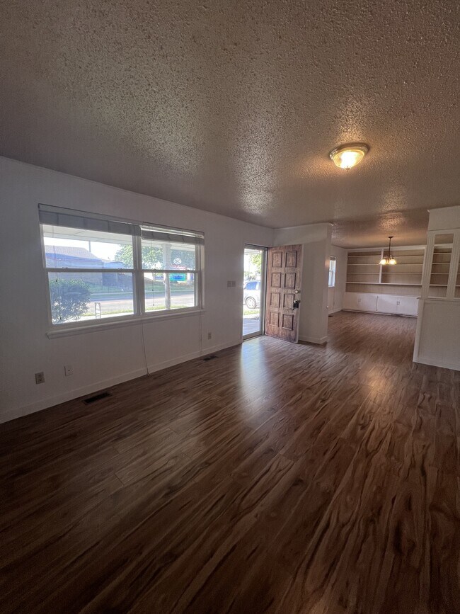 Foto del edificio - 735 NW 5th St