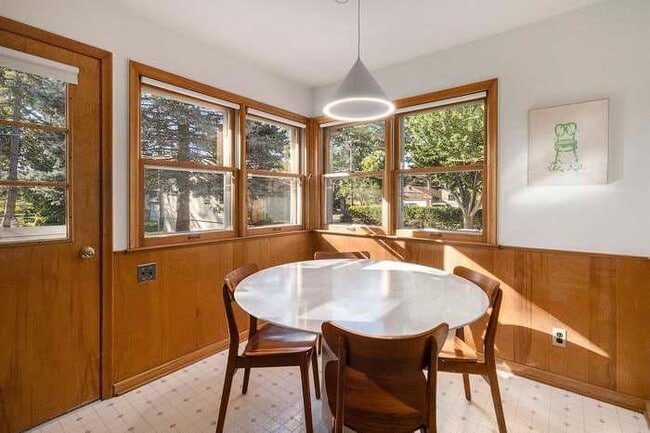 Building Photo - 9833 Blackburn St