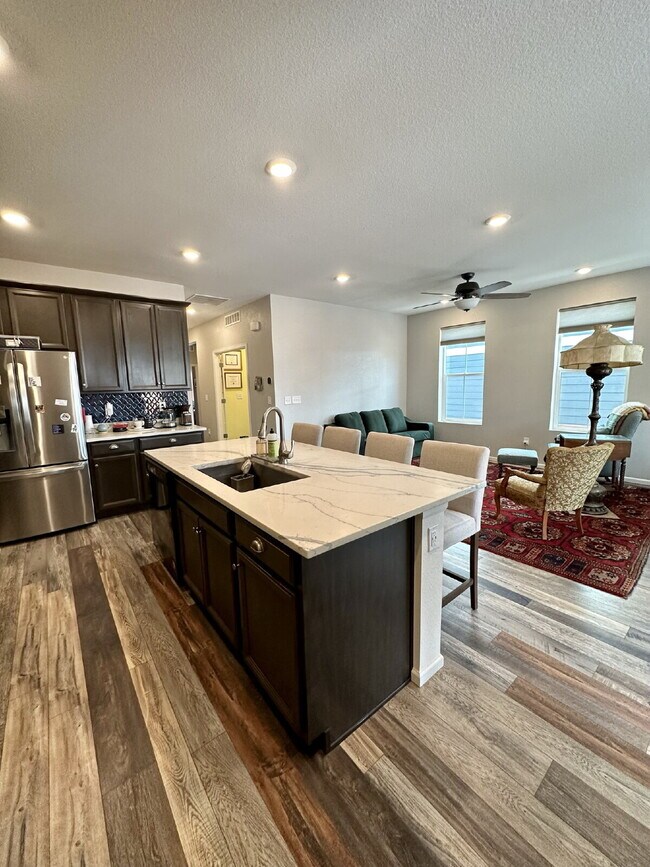 Foto del edificio - Don't Miss Out on this 3Bed+Study/3 Bath Home in Newer Painted Prairie