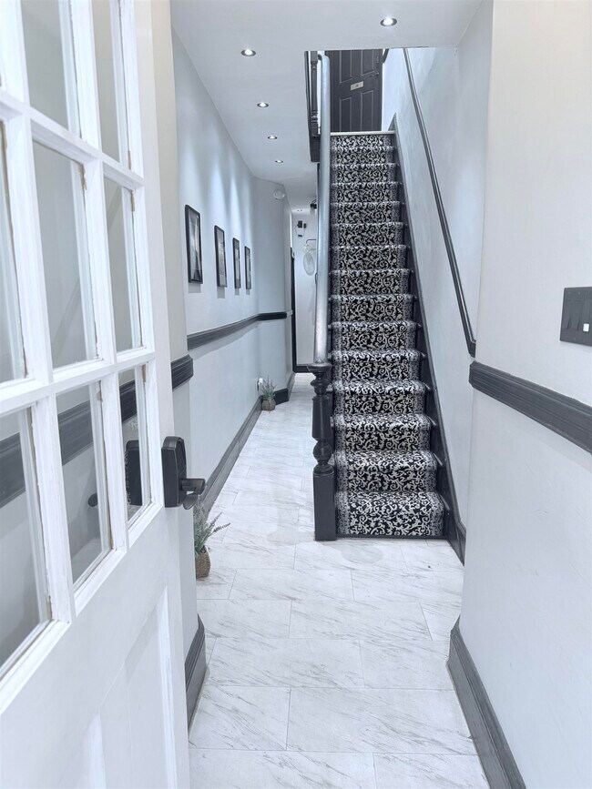Foto del edificio - 107 Magnolia Ave
