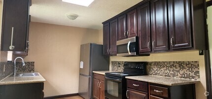Building Photo - 5421 Parkview Dr