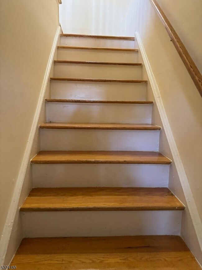 Foto del edificio - 63 Traphagen Rd