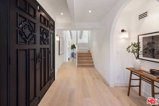 Foto del edificio - 9714 Oak Pass Rd