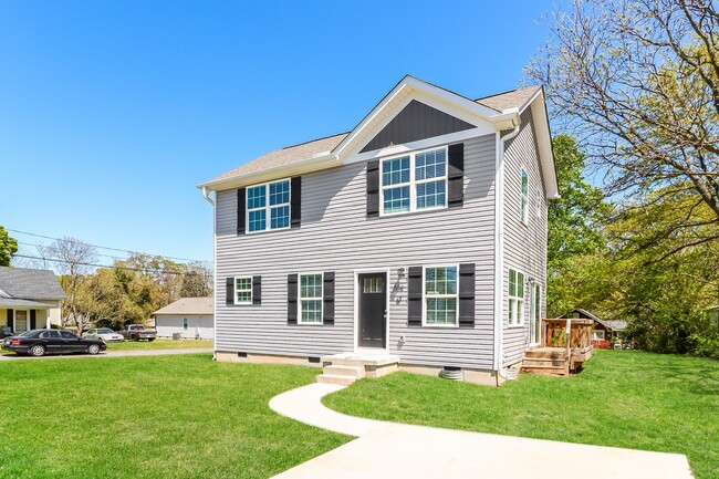 Building Photo - 1020 N Oakwood St