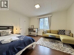 Building Photo - 1336 E 11th Ave