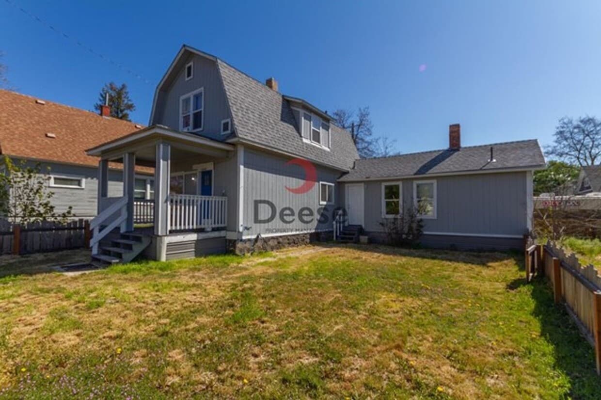 Primary Photo - Adorable Home Centrally Located