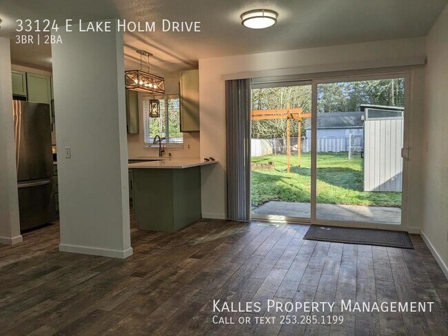 Building Photo - **PENDING APP**Beautiful 3 Bed 2 Bath home...
