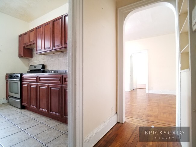 Building Photo - 2100 Westbury Ct