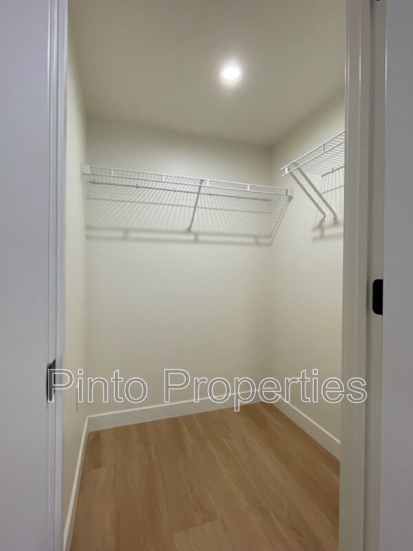 Building Photo - 8615-8108 108 St NW