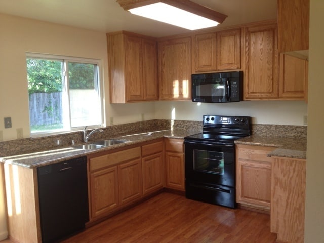 Foto del edificio - Recently Remodeled Four Bedroom Rosemont Home with Large Backyard!