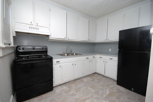 Building Photo - 405 W Grantham St