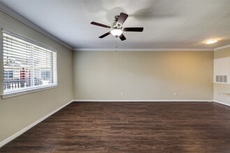 Building Photo - 2006 W 43rd St