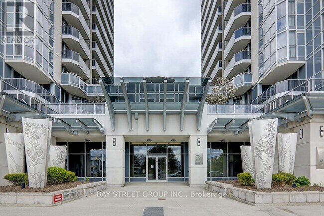 Building Photo - 5793-5793 Yonge St