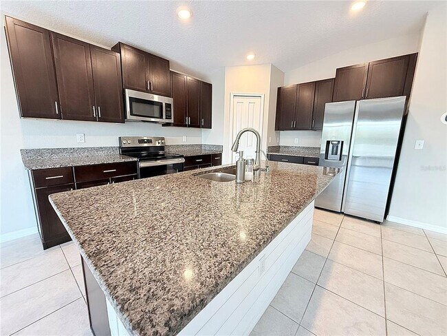 Foto del edificio - 15610 Charr Island St