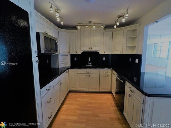 Foto del edificio - 2780 NE 183rd St