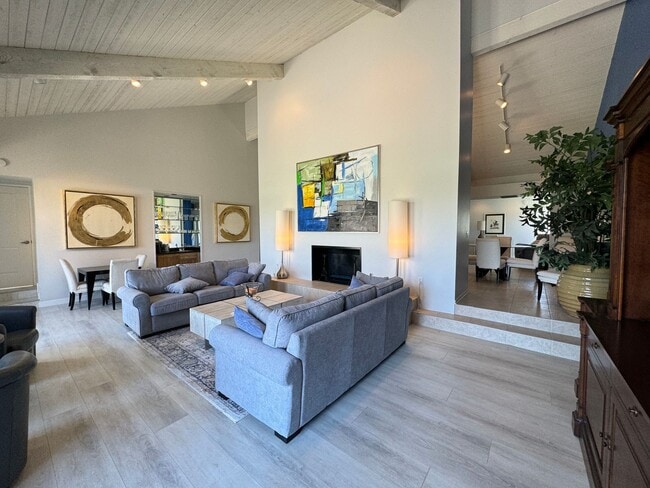 Building Photo - COMING SOON!! Charming 2 Bedroom/2 Bath FURNITURE OPTIONAL Condo in Misson Hills!!