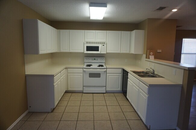 Building Photo - 412 KLINE