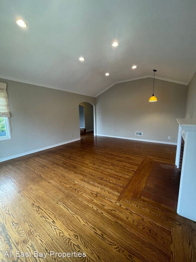 Building Photo - 4 br, 3 bath House - 488 Florence Avenue