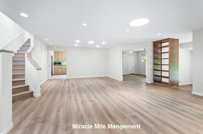 Foto del edificio - A Distinctive Home in Desirable Marinwood