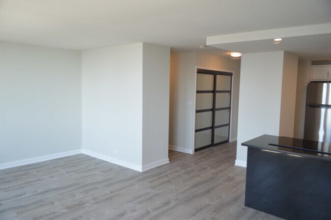 Building Photo - 655w Irving Park Rd