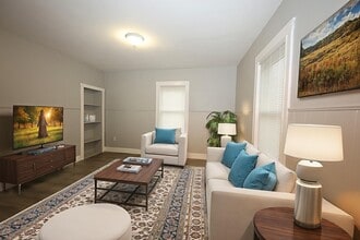 Building Photo - 23 Des Moines Rd