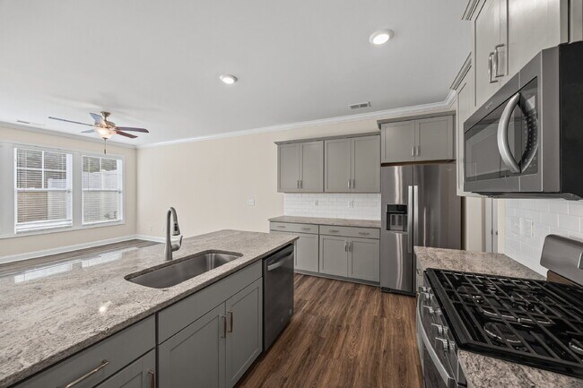 Foto del edificio - Lake Wylie Townhome with amazing amenities!